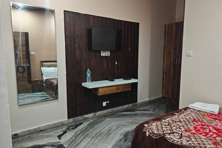 Room 12 of 21