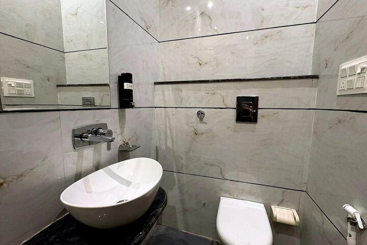 Room 9 of 17
