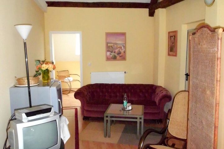 Room 12 of 25