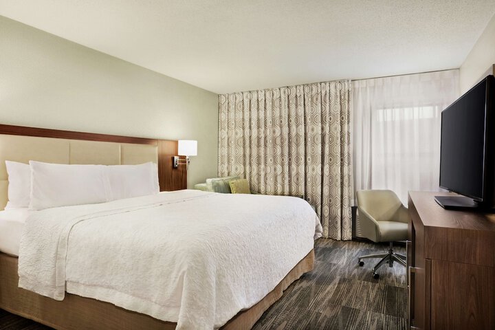1 King Bed (1 of 13)
