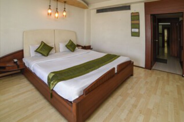 Room 7 of 38