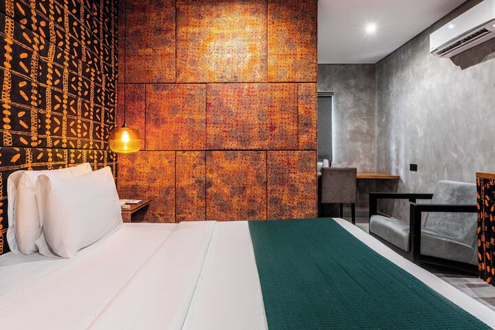 Room 33 of 61