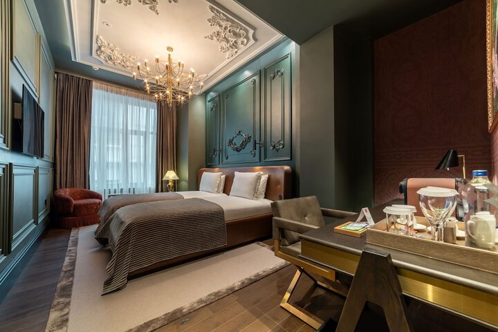 Room 13 of 100