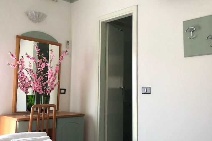 Room 30 of 38