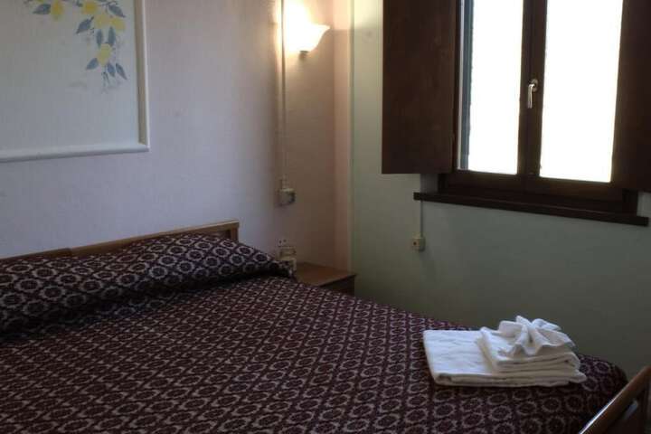 Room 8 of 44