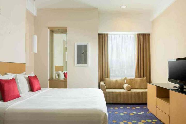 Room 26 of 122