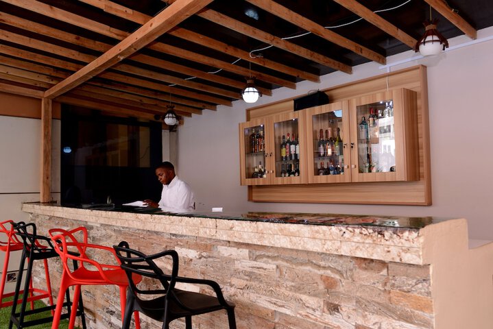 Lounge 17 of 24