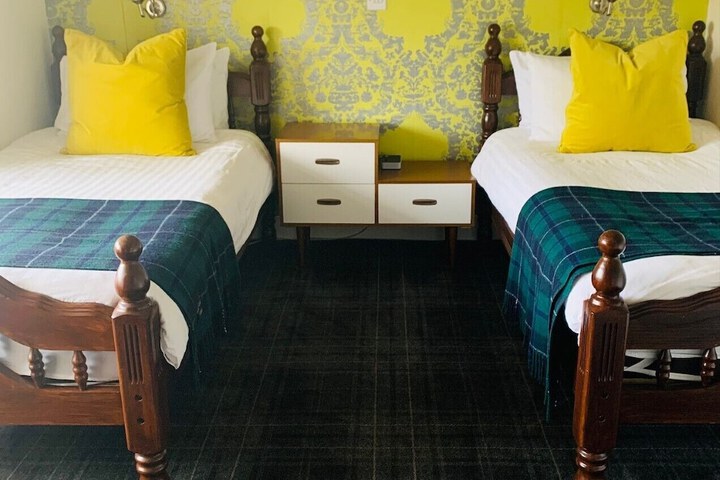 Room 13 of 25