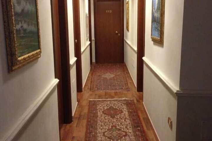 Ballroom/Hall 17 of 26