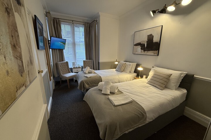 Room 7 of 72