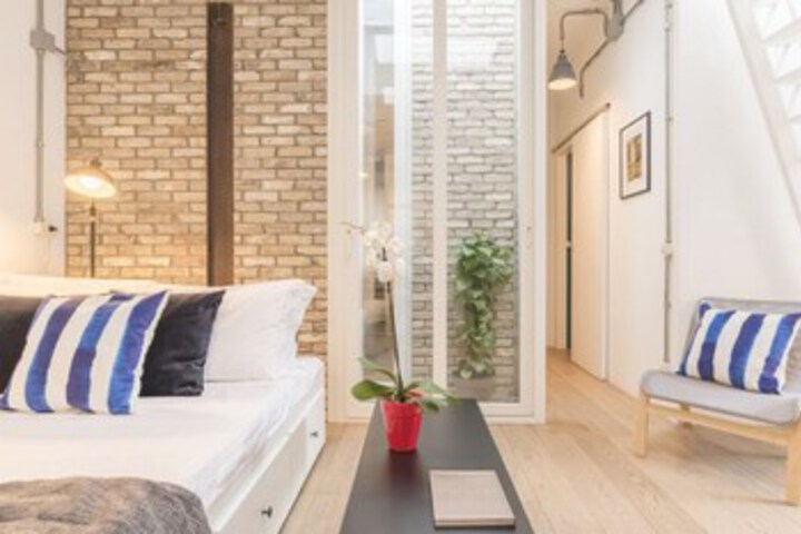 Room 7 of 24