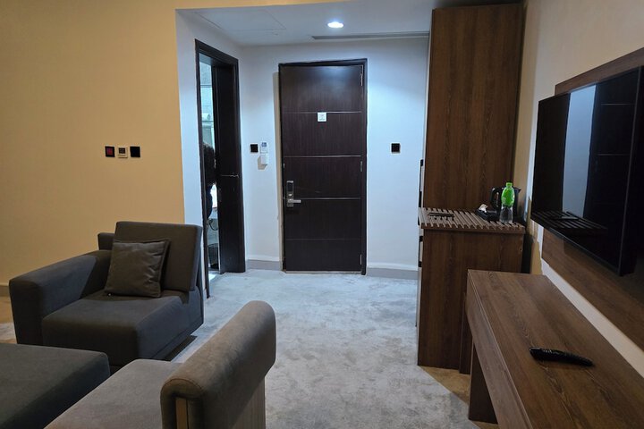 Room 27 of 48