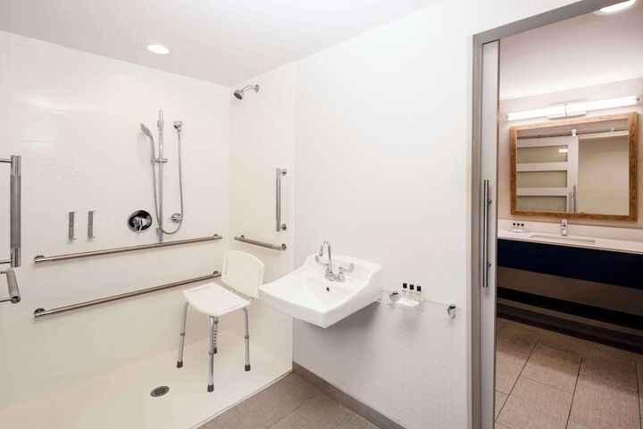 2 Queen Beds Microwave and Refrigerator WiFi (10 of 26)