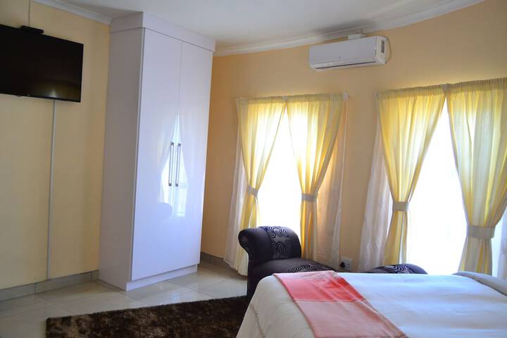 Room 10 of 11