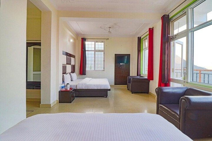 Room 4 of 12