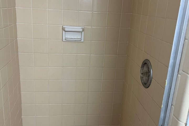 Room 8 of 9