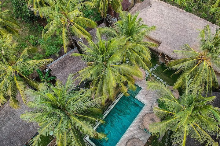 Exterior of Captain Coconuts Gili Air