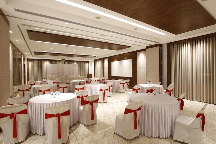 Ballroom/Hall 45 of 47