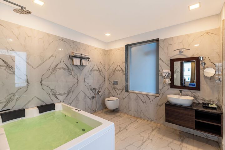 Room 18 of 28