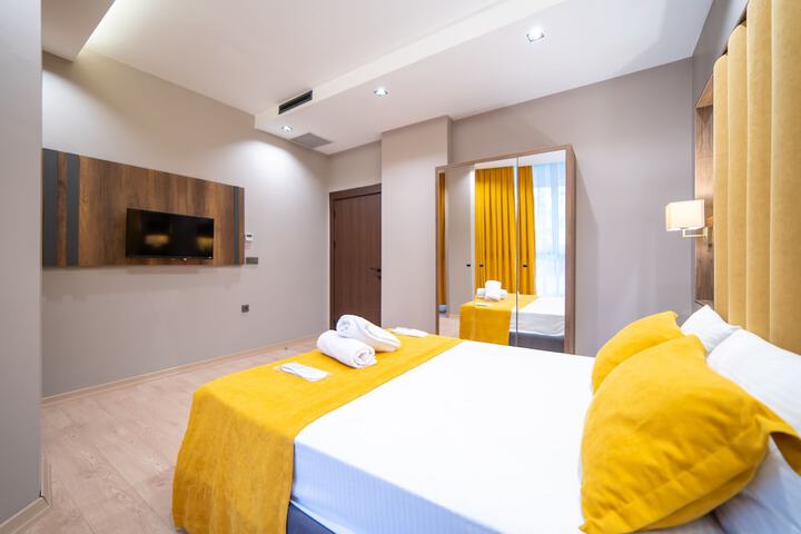 Room 43 of 100