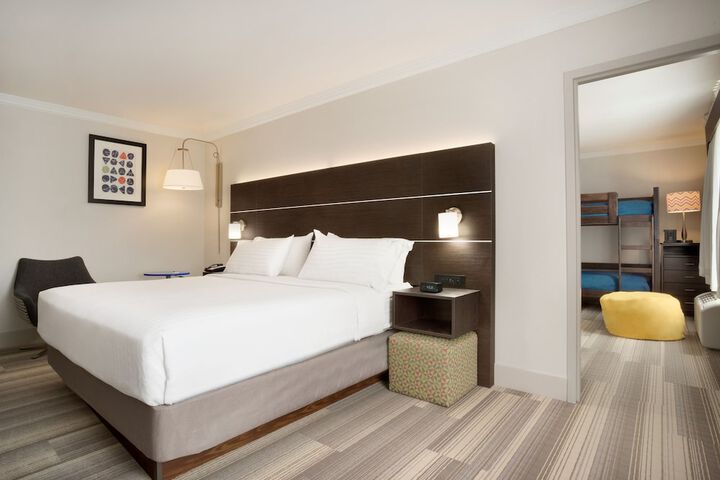 1 King Bed (14 of 16)