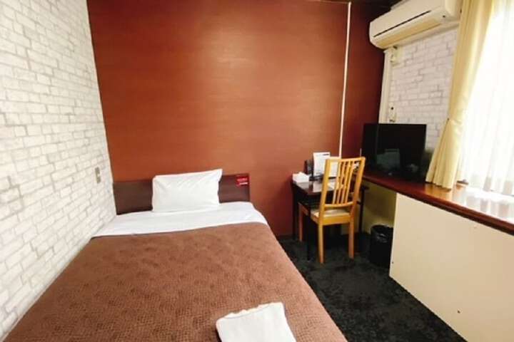 Room 2 of 17