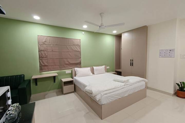 Room 12 of 25
