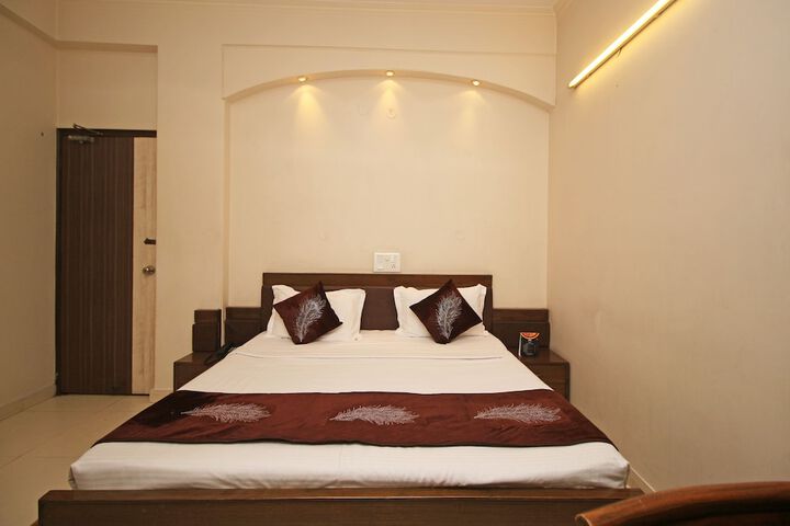 Room 10 of 14