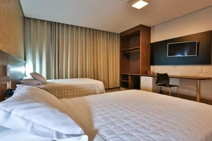 Room 10 of 103