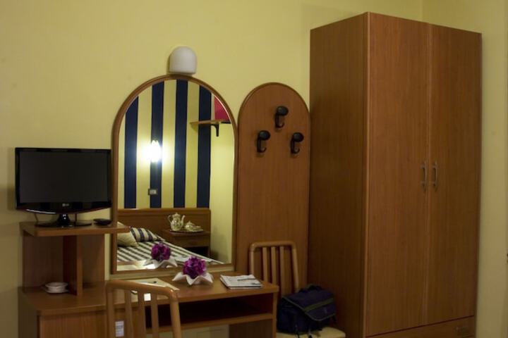 Room 18 of 49