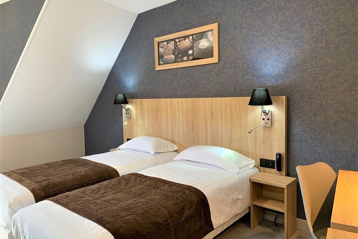 Room 10 of 77