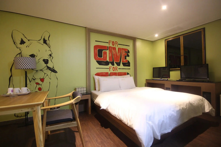 Room 15 of 26