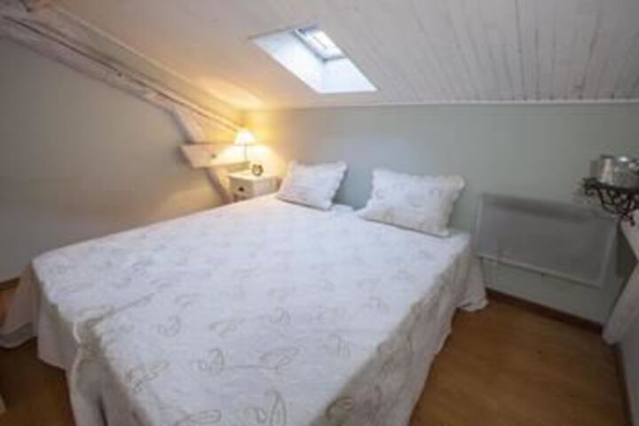 Room 6 of 13