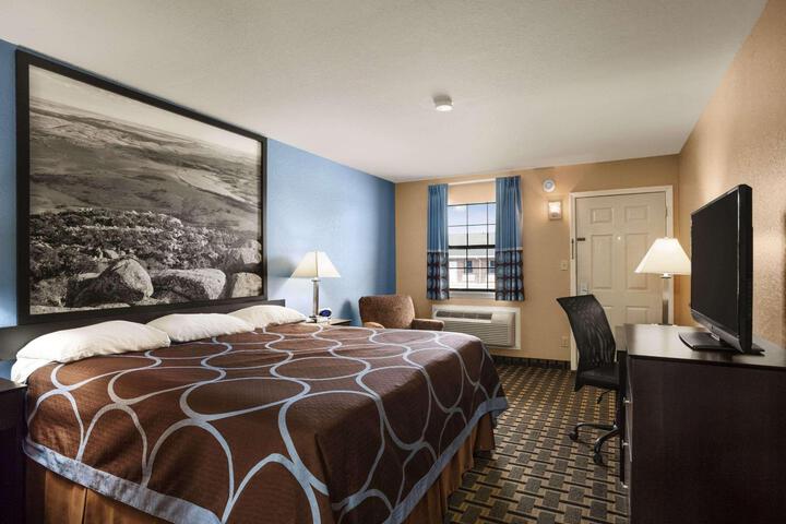 1 King Bed (1 of 4)