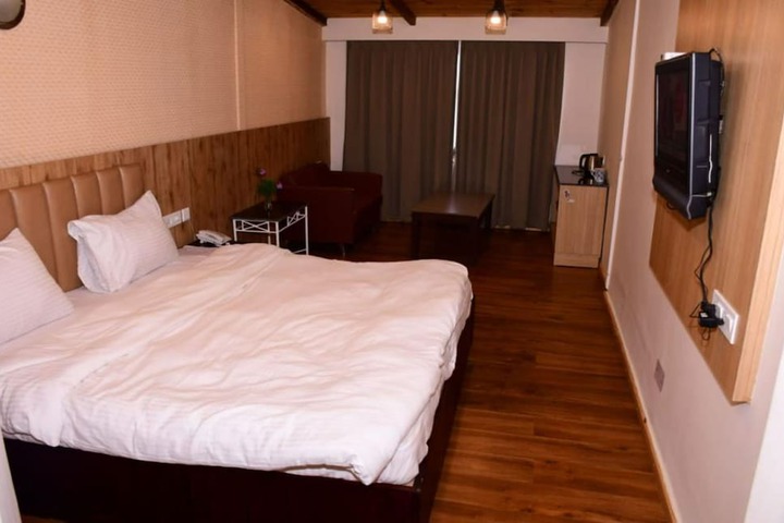 Room 8 of 28
