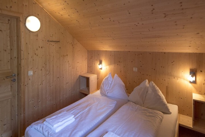 Room 4 of 34
