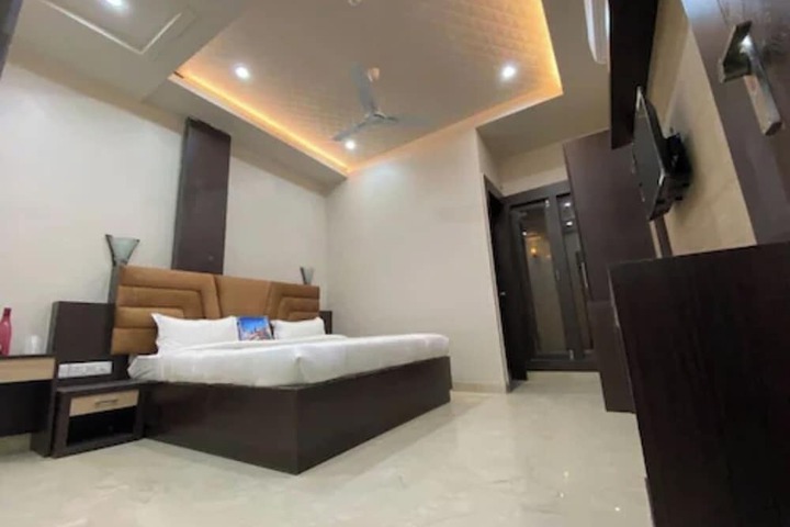 Room 2 of 11