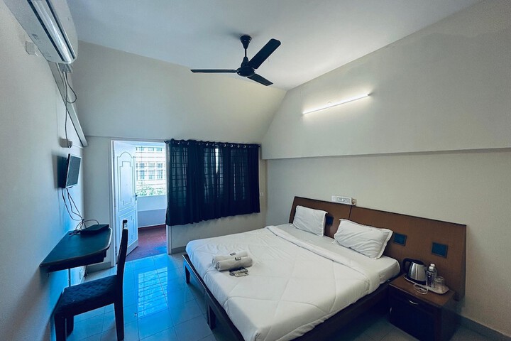 Room 8 of 17