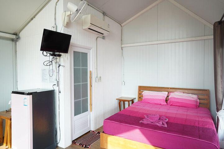 Room 13 of 32
