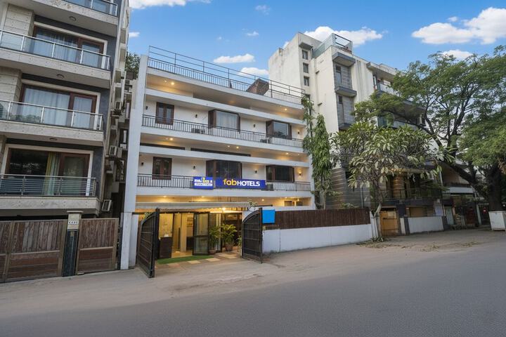 Fabhotel Badal Inn