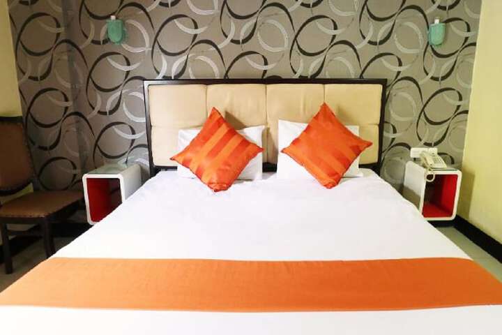 Room 12 of 32