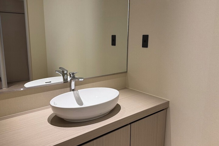 Room 10 of 99