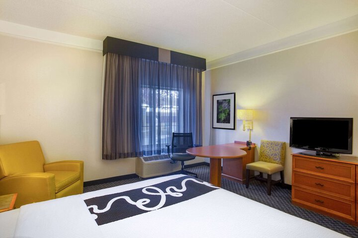 1 King Bed (9 of 18)