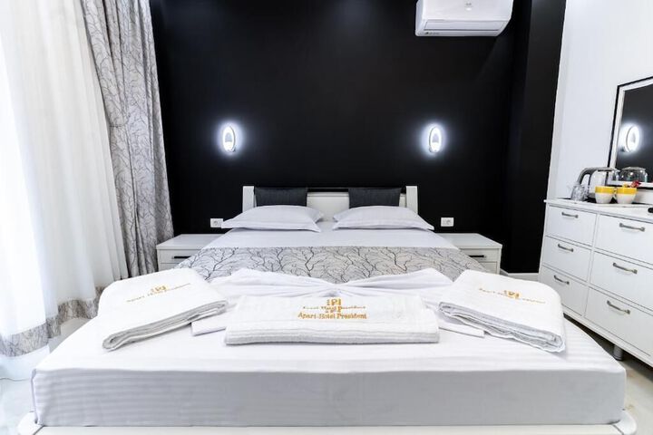 Room 2 of 39