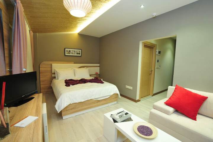 Room 2 of 23
