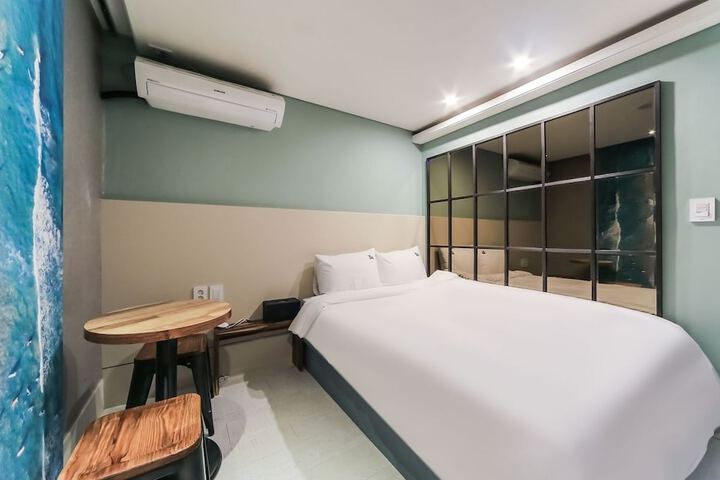 Room 16 of 40