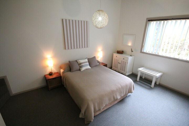 Room 5 of 33