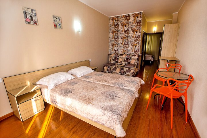 Room 25 of 95