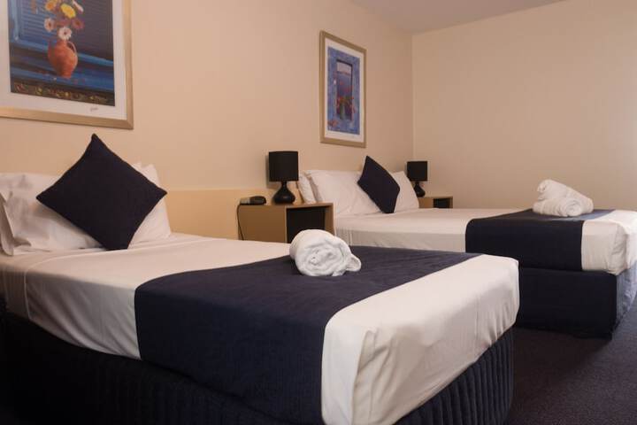 Room 4 of 36