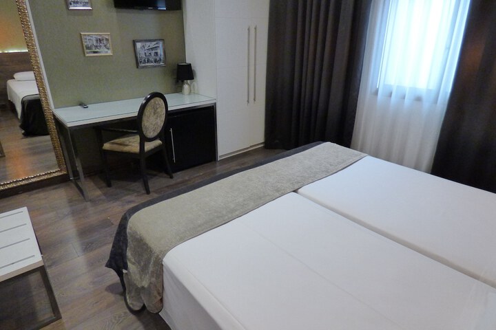 Room 51 of 193
